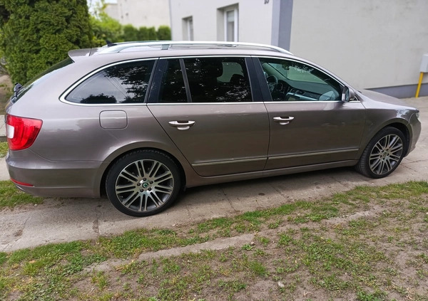 Skoda Superb cena 32500 przebieg: 260000, rok produkcji 2011 z Działdowo małe 121